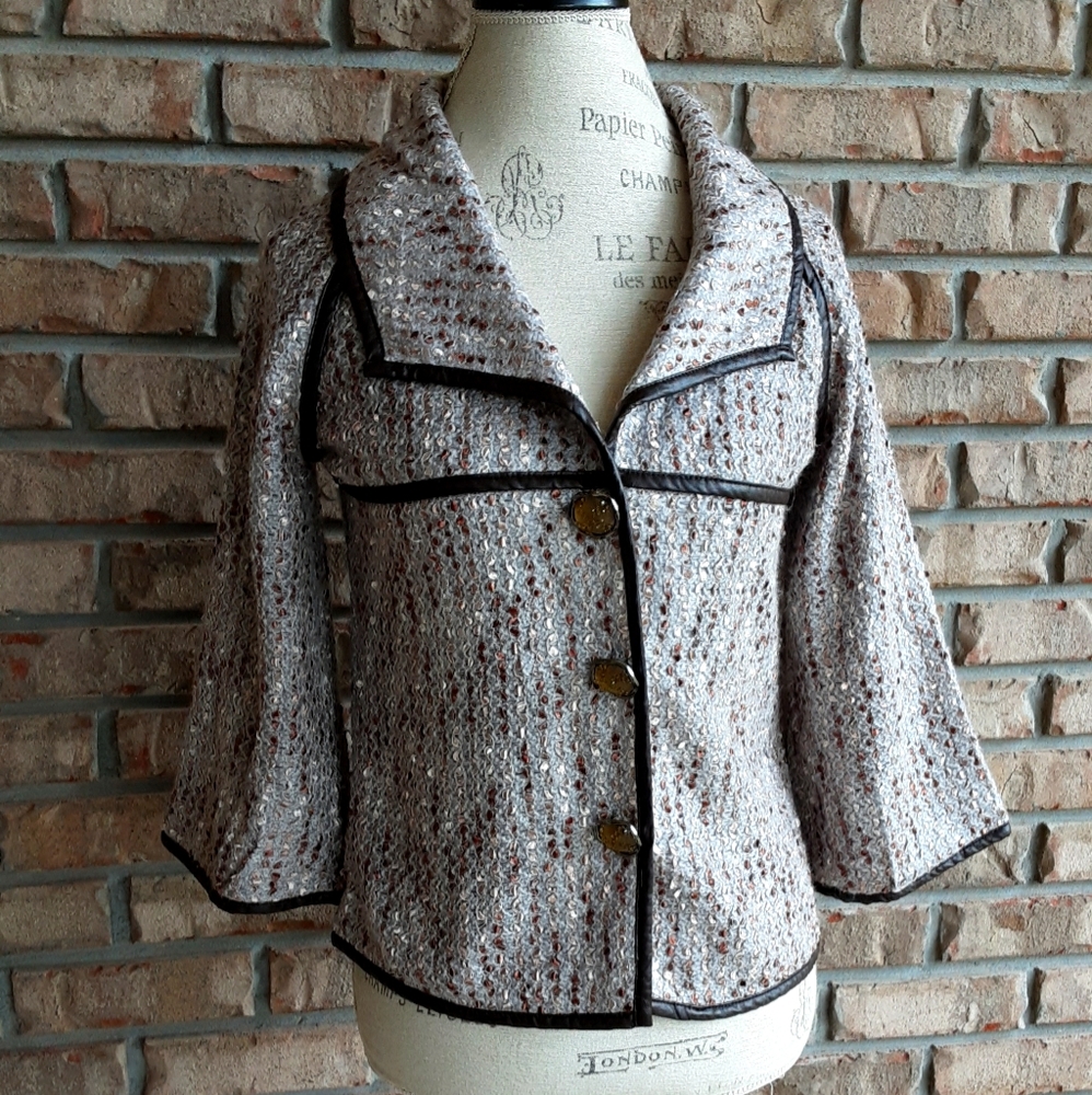 Nicole Sabbattini beautiful fall blazer jacket.